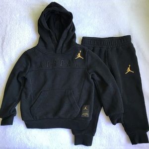 2T Boys Jordan Air jacket and pants set